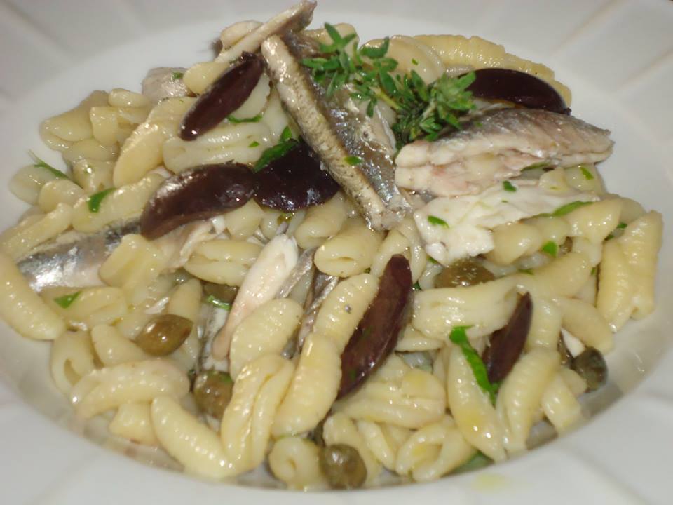 Gnocchetti Sardi con alici e olive.